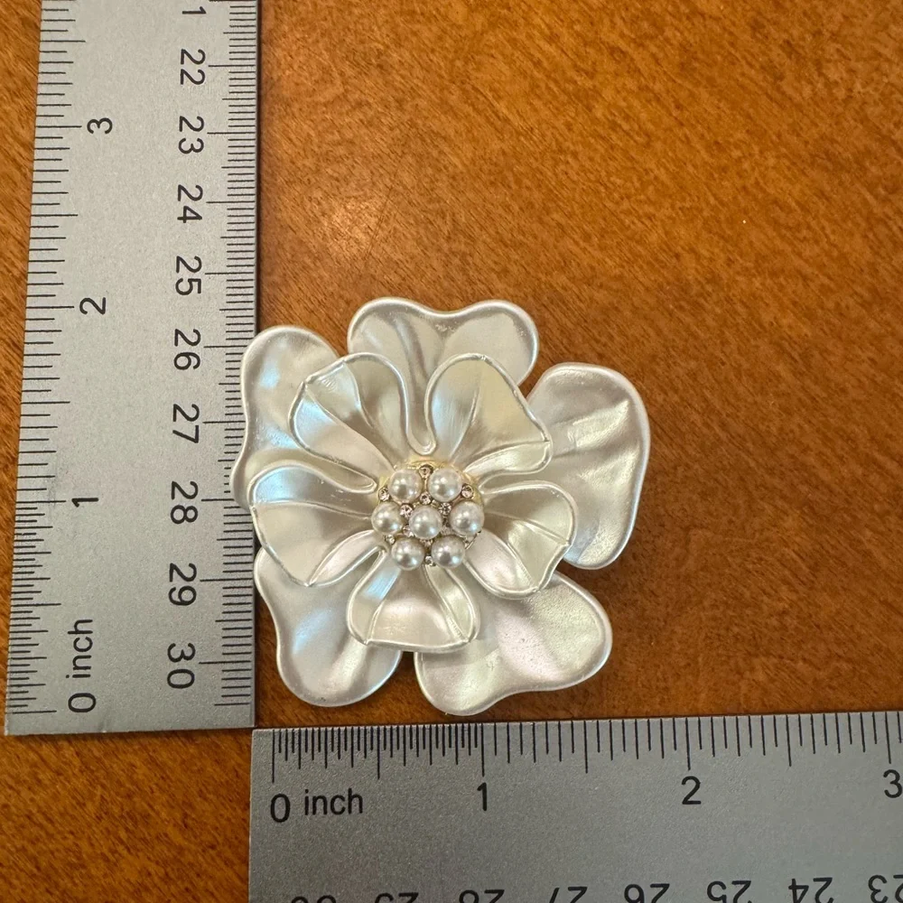 Shell Flower Brooch